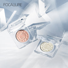 Încarcă imaginea în vizualizatorul Galerie, FOCALLURE Glitter Face Highlighter Easy to Wear Long-lasting Shiny Illuminator Smooth Powder palette
